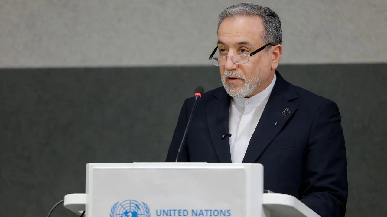 El ministro de Relaciones Exteriores de Irán, Abbas Araghchi, pronuncia un discurso durante una sesión de la Conferencia de Desarme de las Naciones Unidas